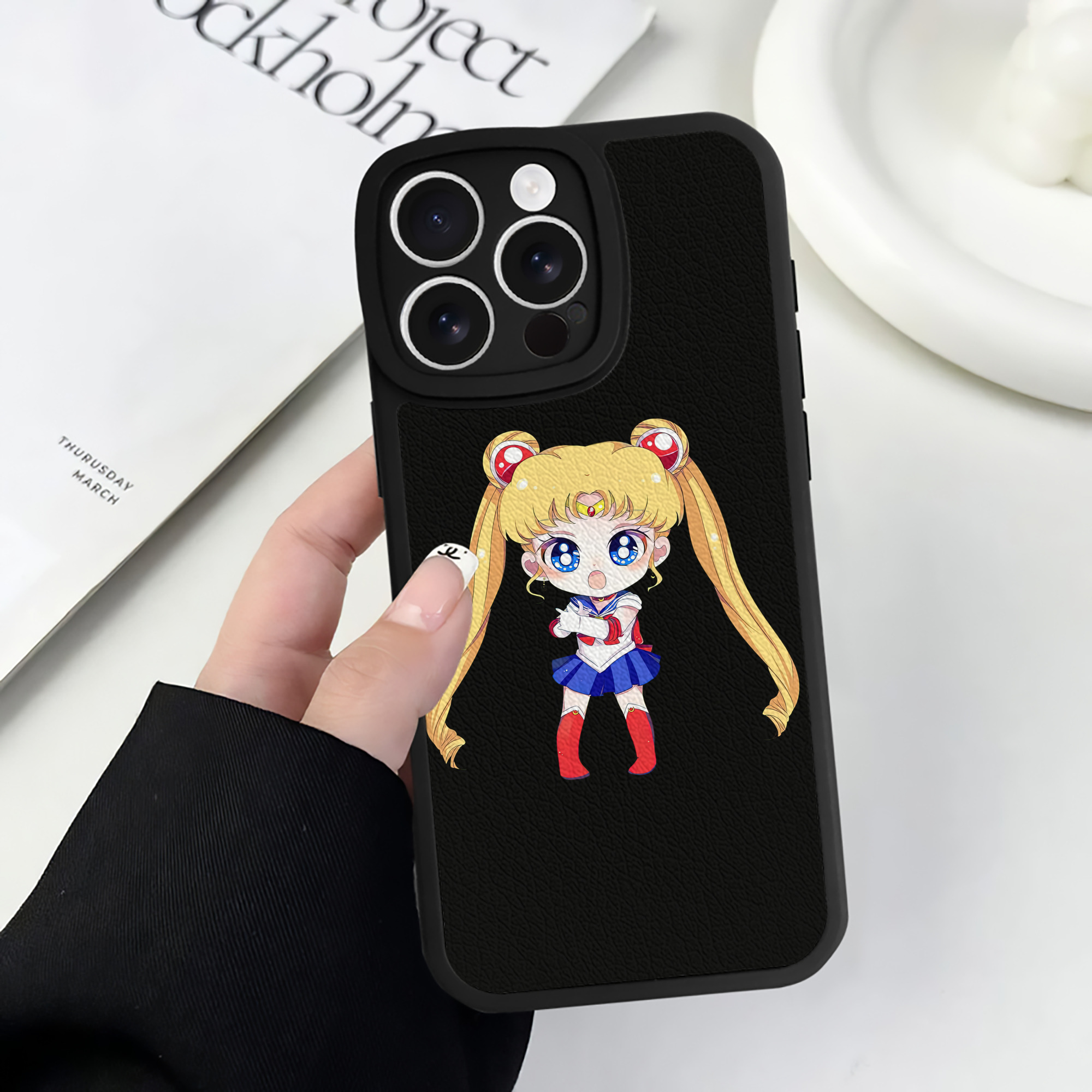 （画像用） 美少女戦士セーラームーン 月野 うさぎ つきの うさぎ Sailor Moon Tsukino Usagi 【iPhone 16シリーズ対応】シリコンスマホケース（レザー調） 材質：シリコン